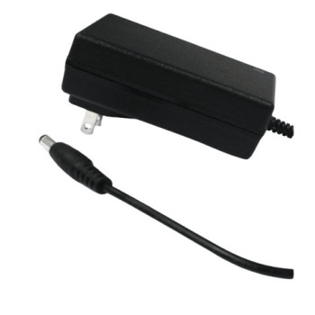 Fuente de Poder SAXXON 12V 3A para Interiores Modelo PSU1203-E