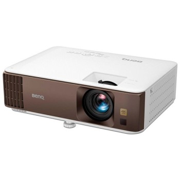 Proyector BenQ W1800i, resolución 4K (3840 x 2160), contraste 10,000:1 y 2,000 ANSI-Lumens.